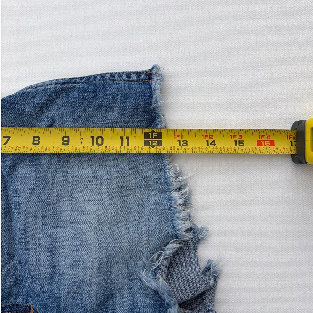 Wrangler Womens High Waisted Distressed Denim Shorts Medium Wash Raw Hem Size 31 - Picture 7 of 7
